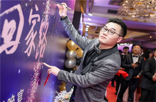 【高光“疫”事】勇敢逆行的特殊“网约车”——太阳GG90后，用信念打通生命运输线